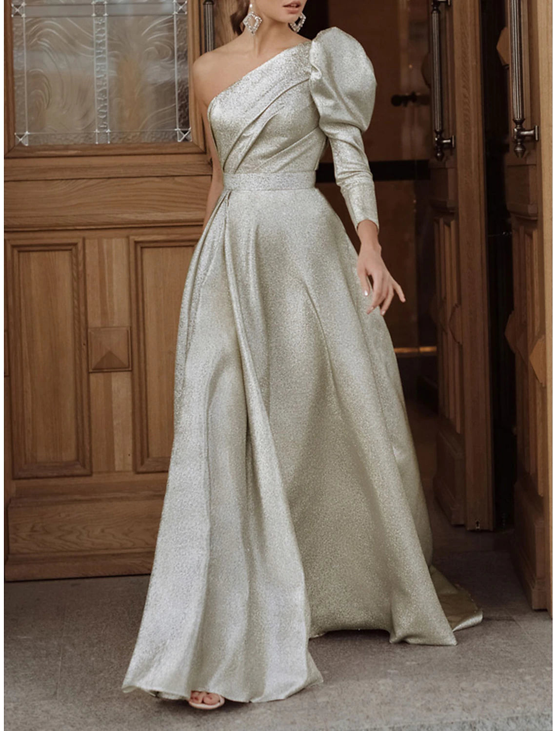 Abito da sera a trapezio, elegante, formale, da ospite di nozze, lungo fino al pavimento, a maniche lunghe, monospalla, con paillettes e pieghe